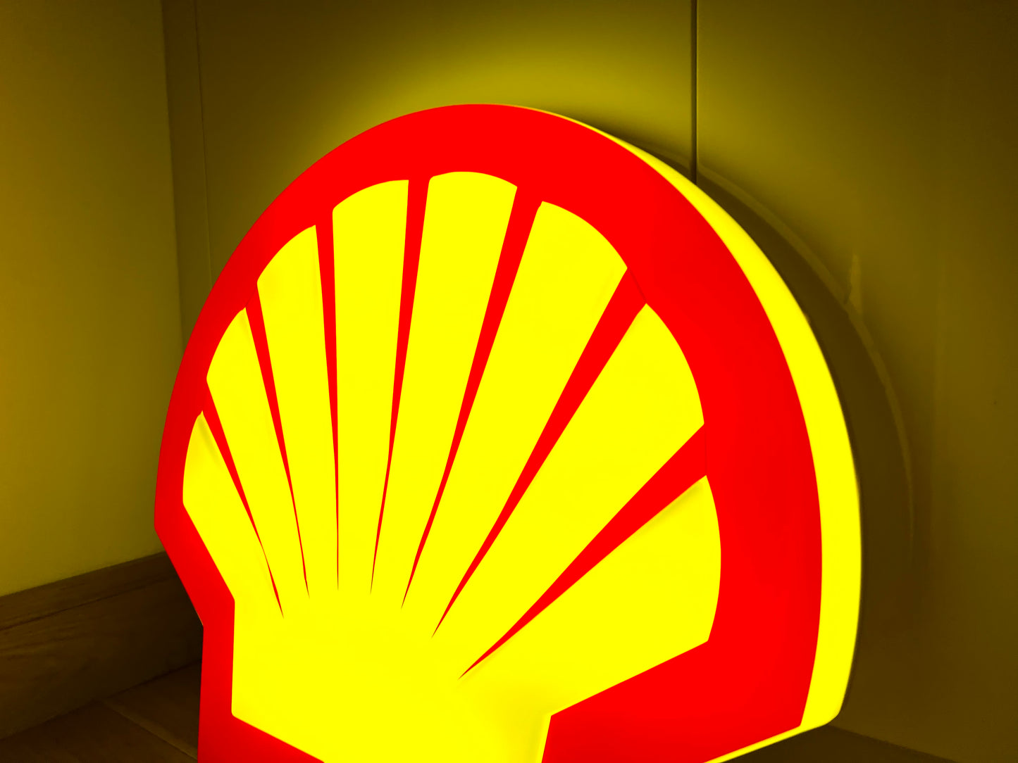 Shell Oil Illuminated Sign #B63