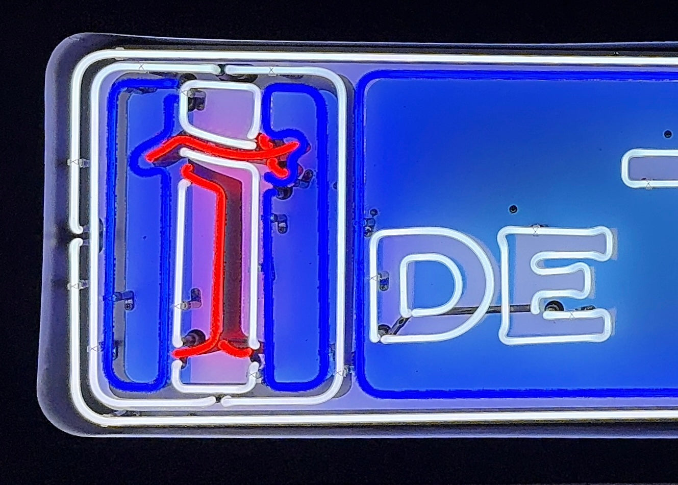 DeTomaso Neon Sign #N149