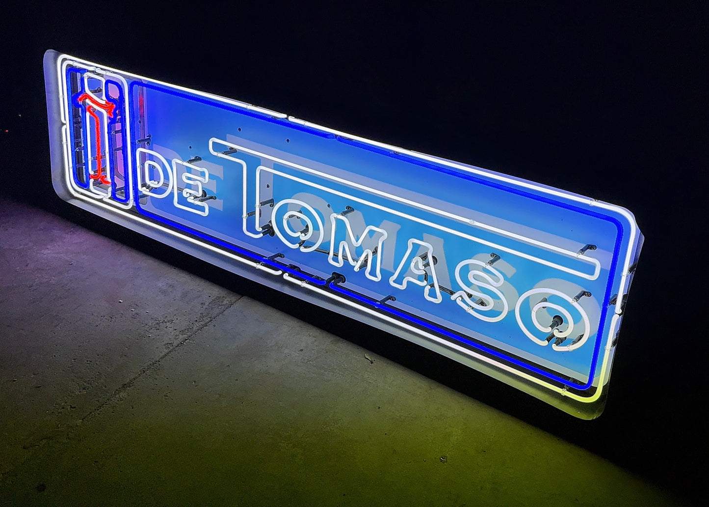 DeTomaso Neon Sign #N149